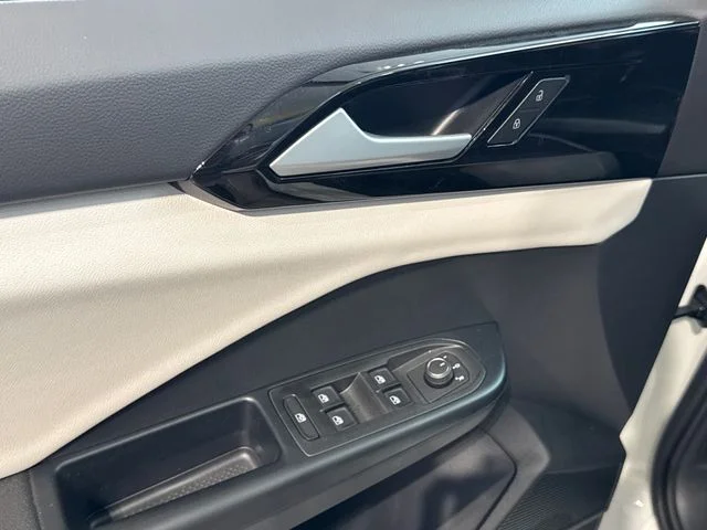 New 2027 Pure White Volkswagen 1.5T S image 36
