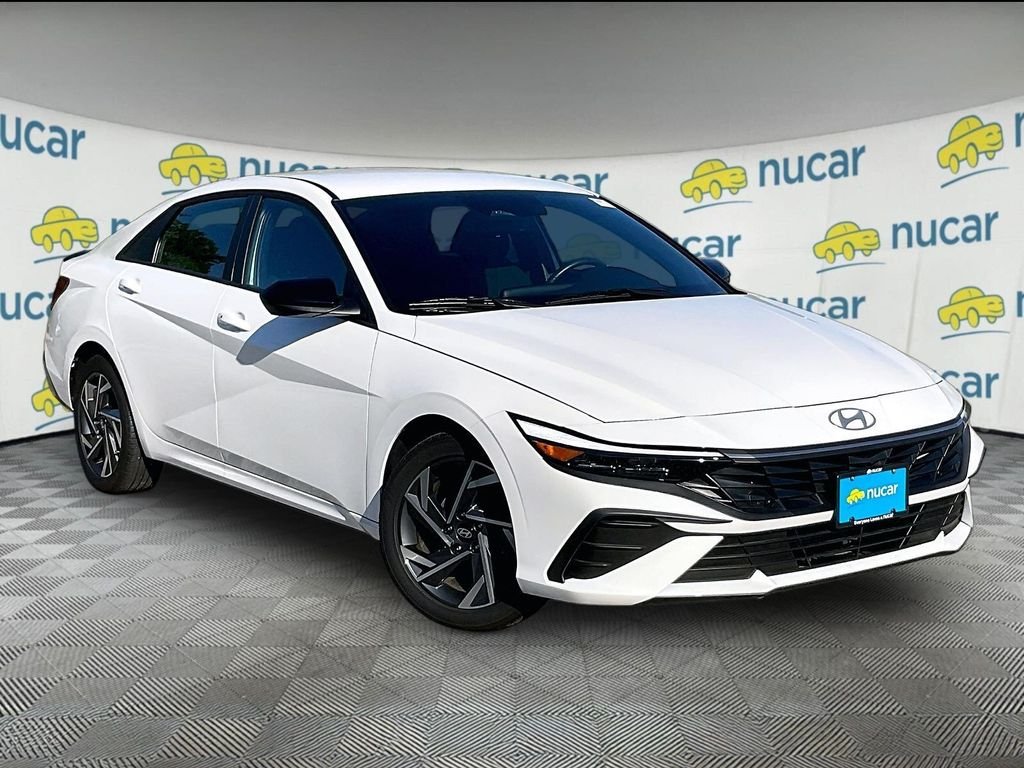 Used 2025 White Hyundai SEL Sport image 1