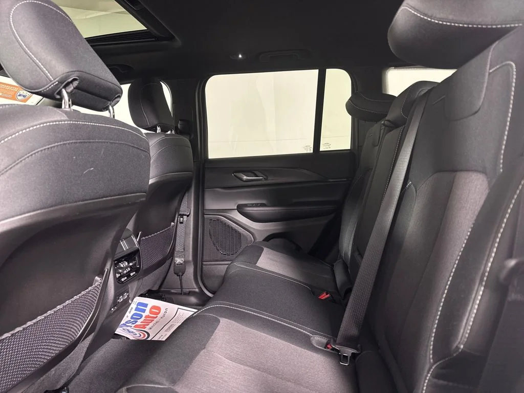 New 2026 Silver Zynith Exterior Paint Jeep Laredo X image 27