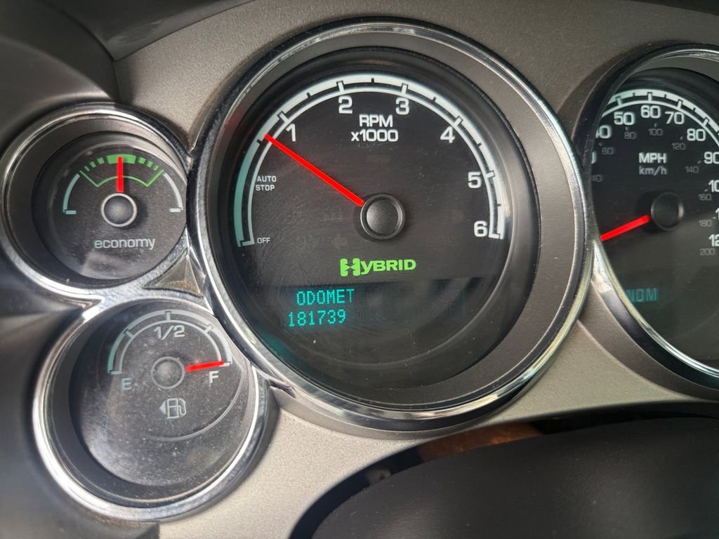 Used 2009 Gray Chevrolet 2HY image 20