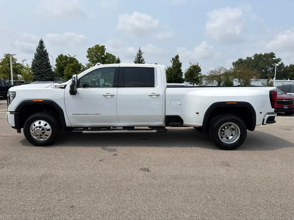 Used 2025 White GMC Denali image 4