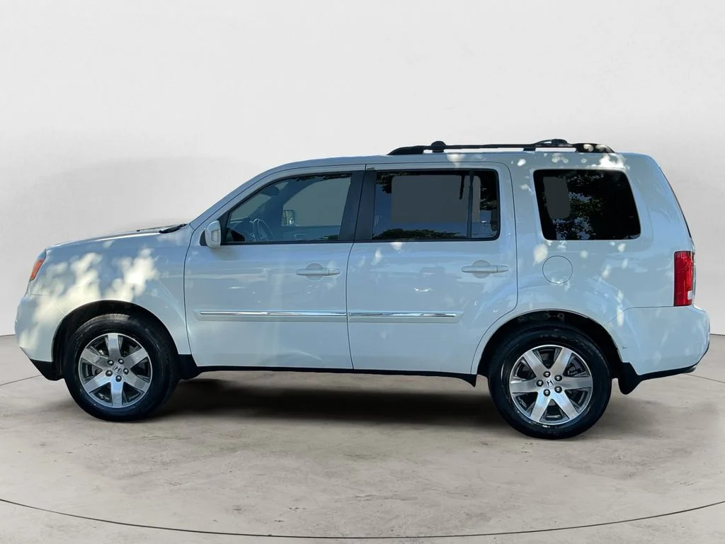 Used 2013 White Honda Touring image 8