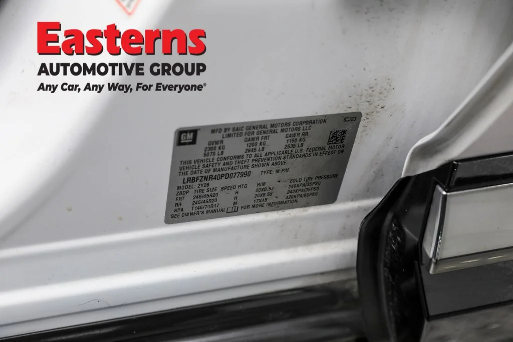 Used 2023 White Buick Essence image 35