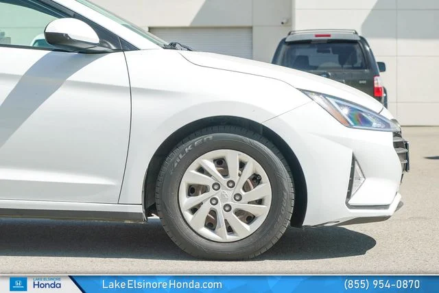 Used 2020 Quartz White Pearl Hyundai SE image 7