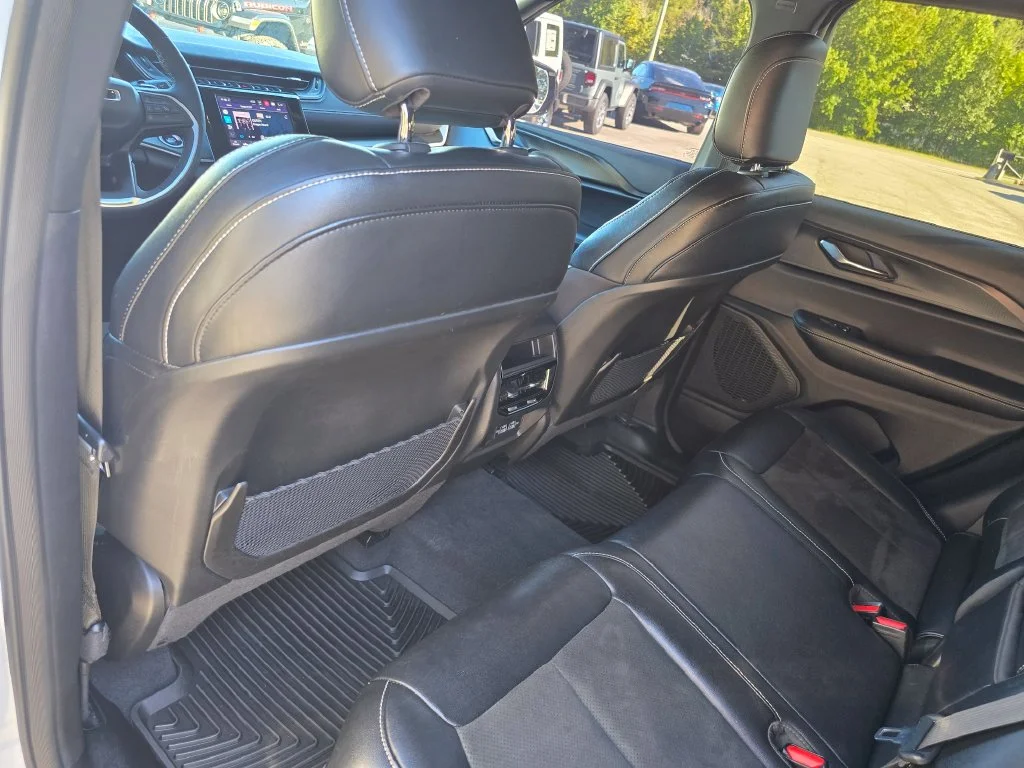 Used 2024 White Jeep Altitude image 26