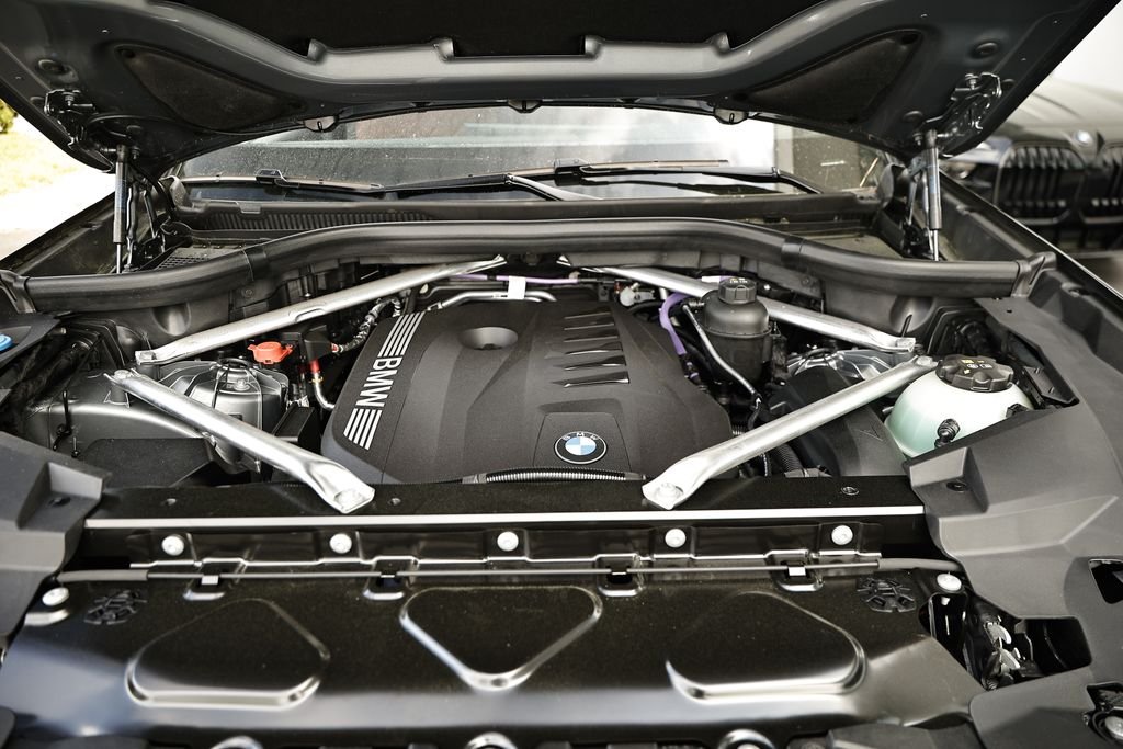 New 2026 Skyscraper Grey Metallic BMW xDrive40i image 33