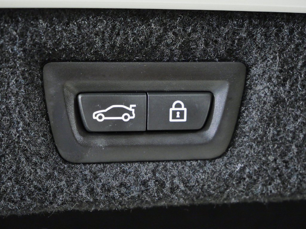 Used 2021 Alpine White BMW Base image 28