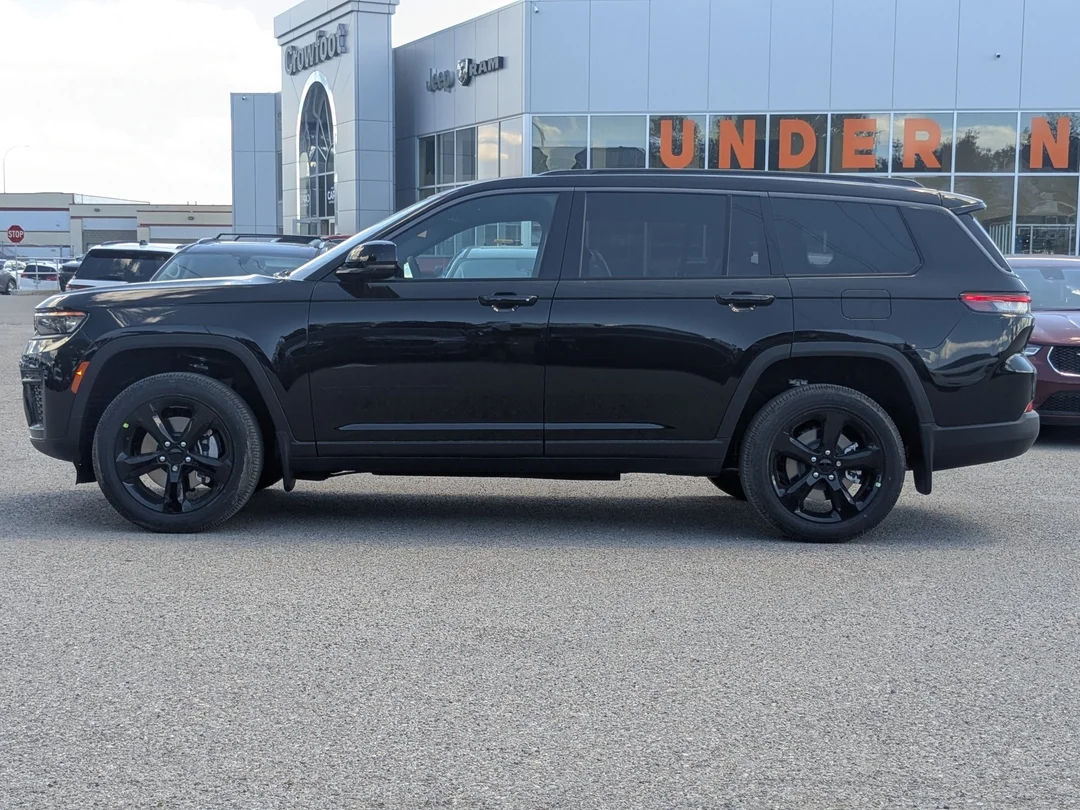 New 2026 Black Jeep Altitude - - Altitude Pkg - 10.25 Gauge Cluster - Adaptive Cruise - Heated Seats & More! image 5