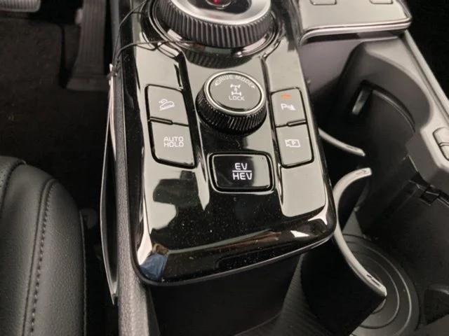 Used 2024 Black Kia X-Line image 19