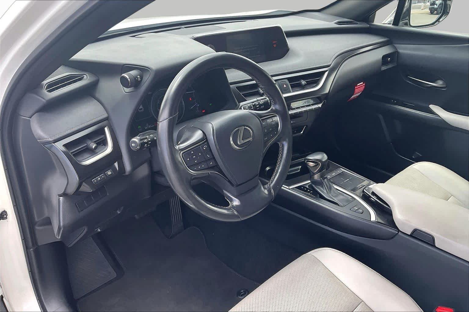 Used 2019 Eminent White Pearl Lexus  image 16