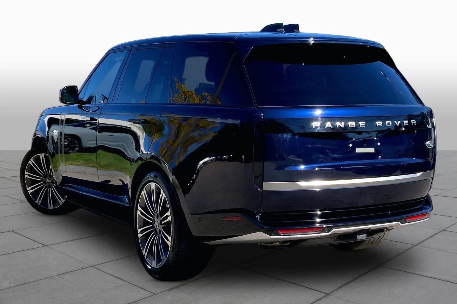 Used 2023 Portofino Blue Metallic Land Rover SE image 11