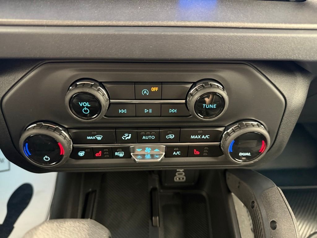 New 2026 Velocity Blue Metallic Ford Badlands® image 48