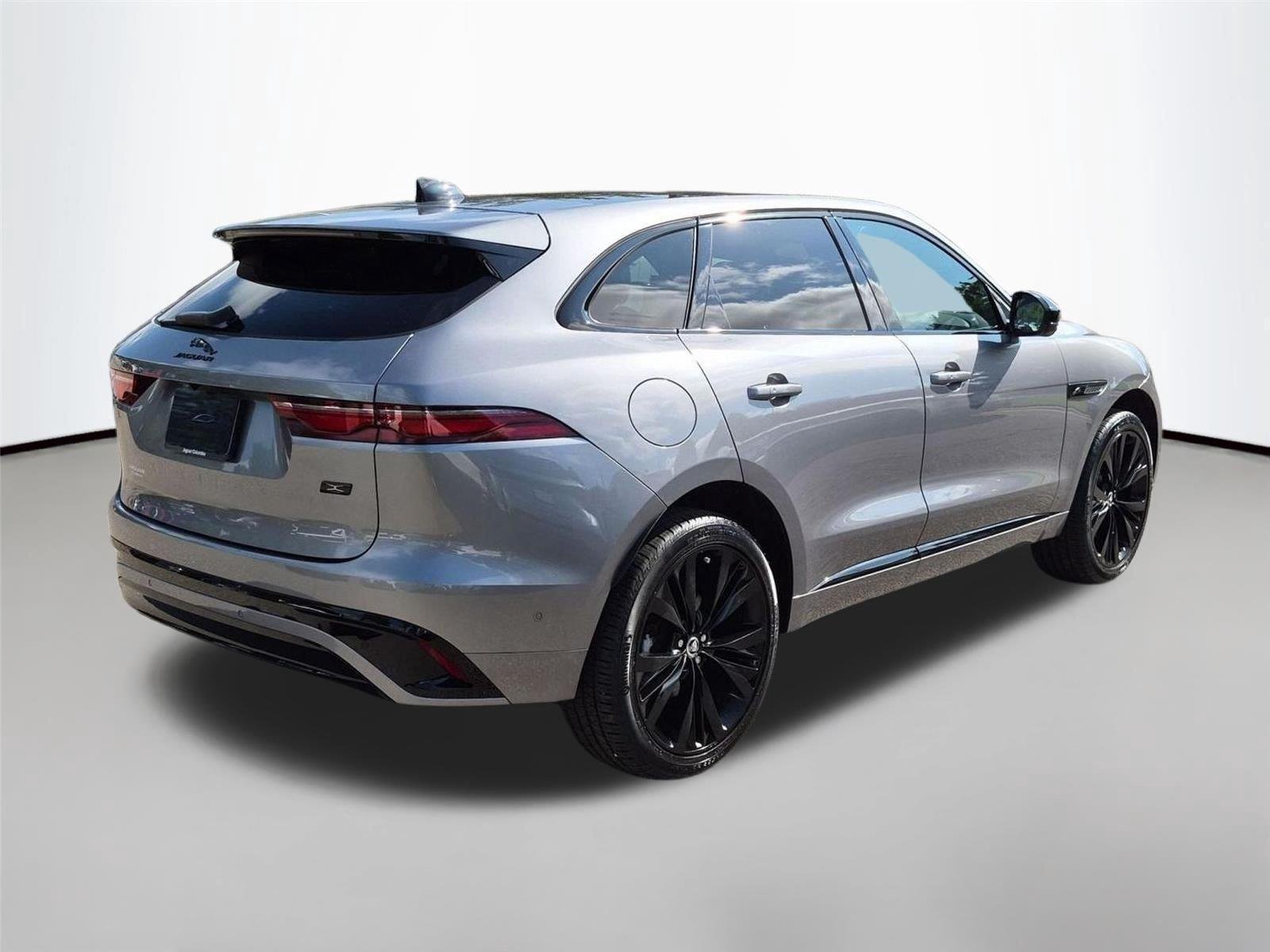 Used 2026 Eiger Grey Metallic Jaguar R-Dynamic S image 5