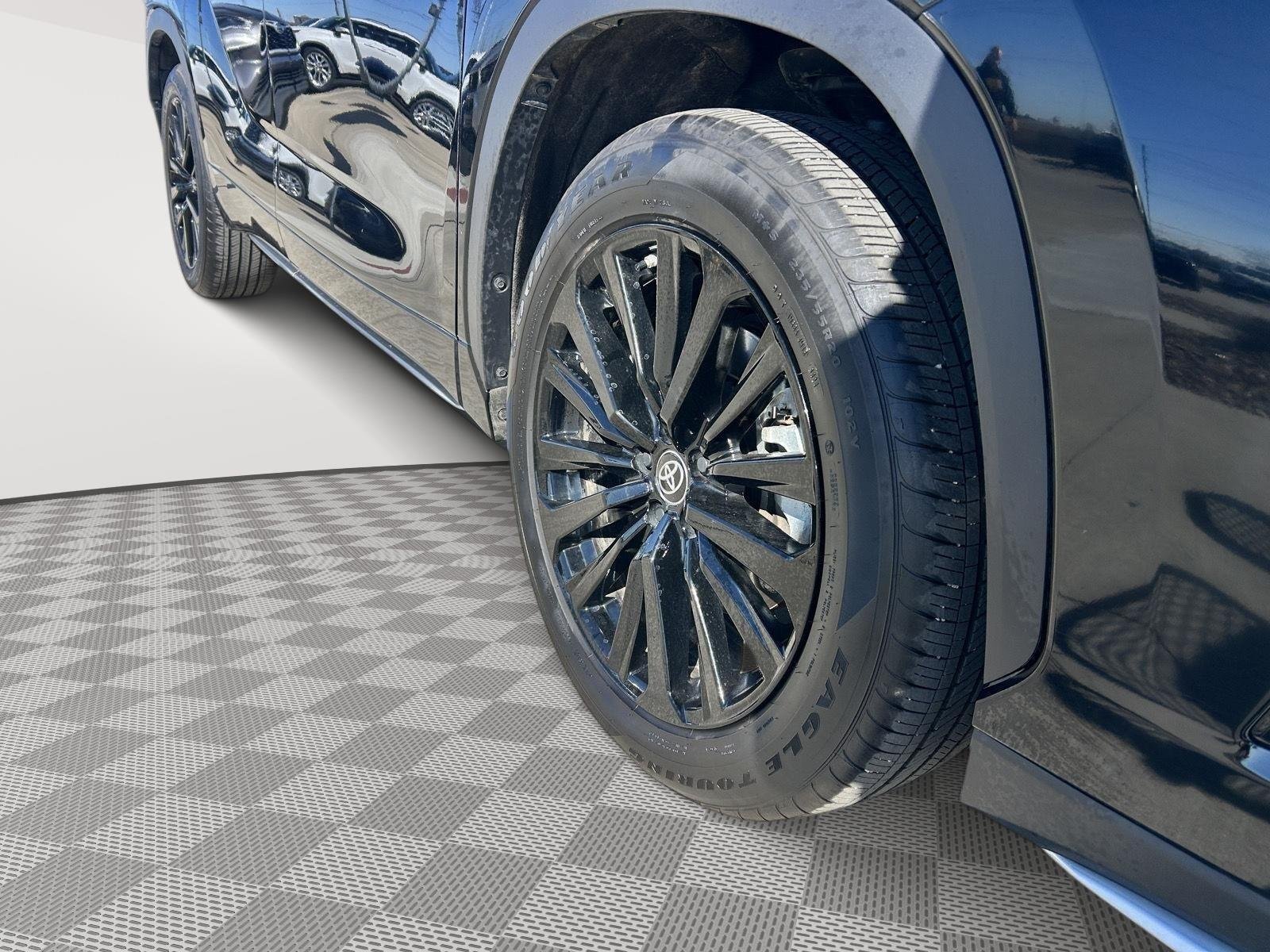 Certified 2025 Toyota Highlander XSE with VIN 5TDKDRBH4SS581748 for sale in Kansas City