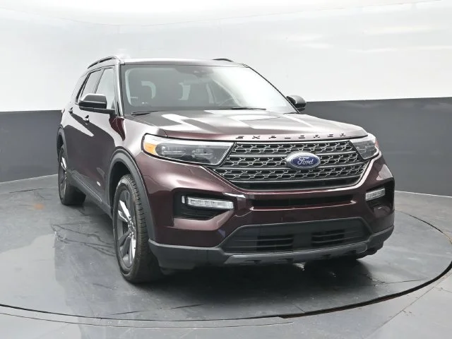 Certified Used 2022 Burgundy Velvet Tinted Clearcoat Ford XLT image 2