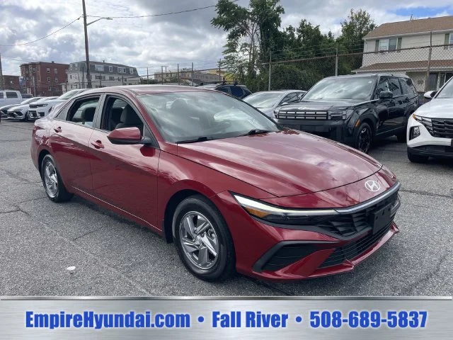 Used 2024 Red Hyundai SE image 2