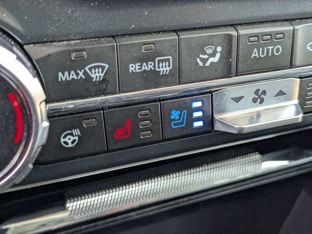Used 2025 Blue Ford LARIAT image 28
