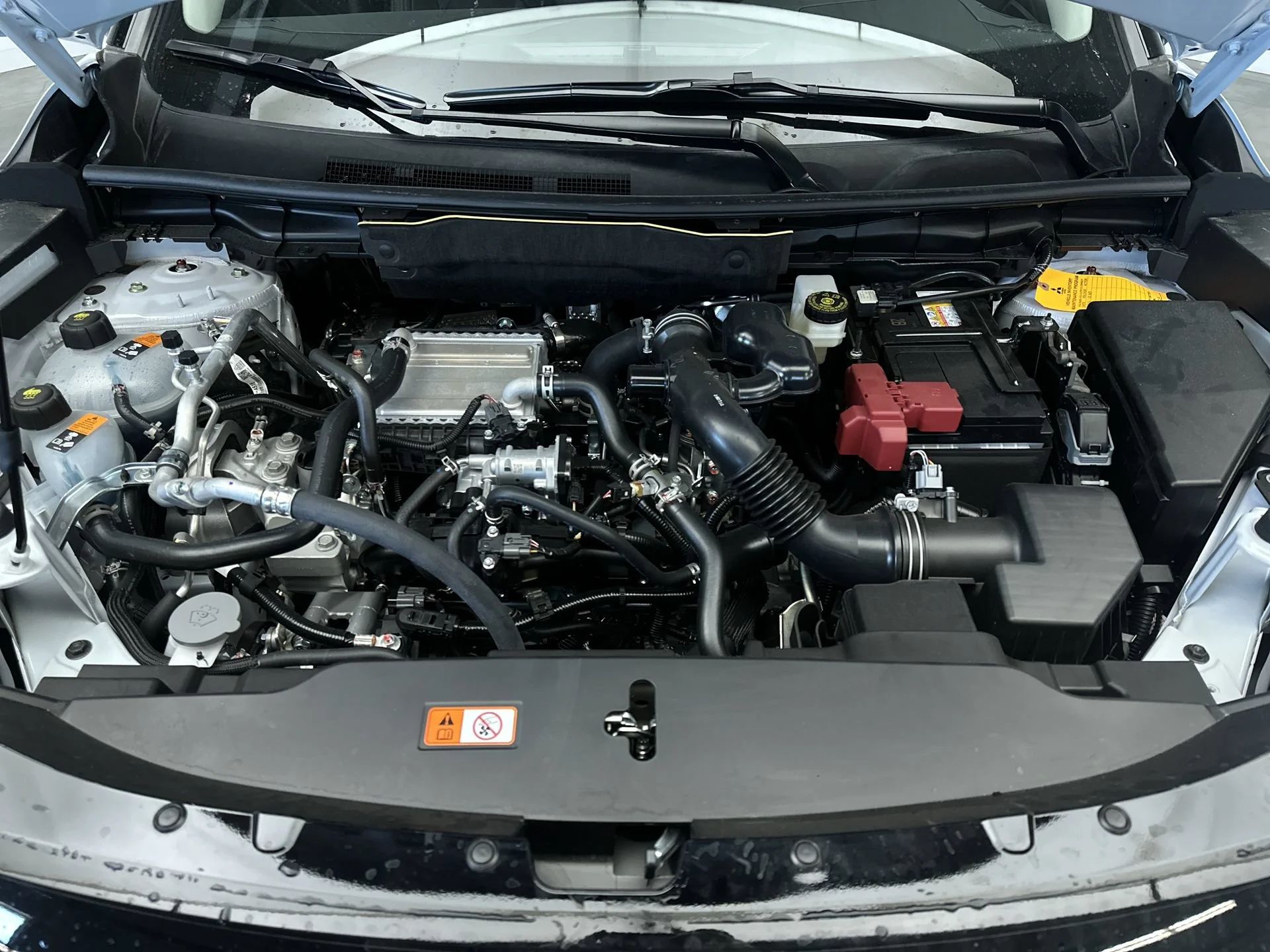 New 2026 White Diamond/Black Roof Mitsubishi Trail Edition image 29