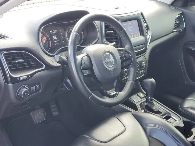 Used 2020 Velvet Red Pear Jeep Altitude image 6