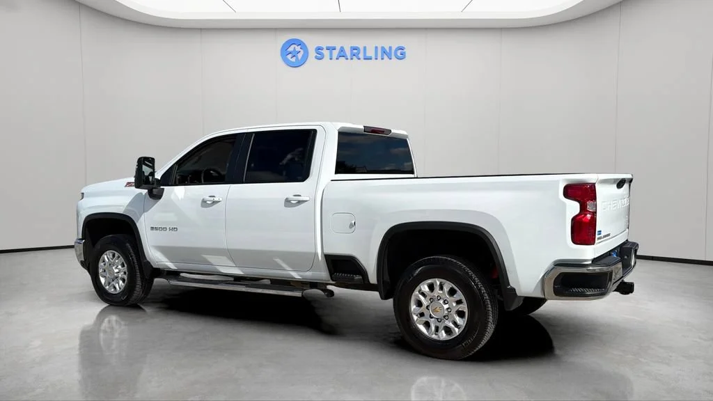 Used 2026 Summit White Chevrolet LT image 12