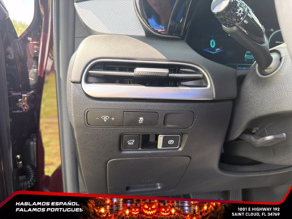 Used 2024  Hyundai SEL 8P image 16