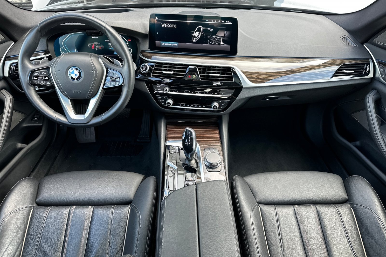 Used 2023 Dark Graphite Metallic BMW 530e xDrive image 12