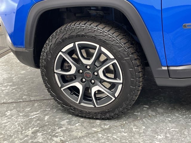 Used 2025 Hydro Blue Pearlcoat Jeep Trailhawk image 27
