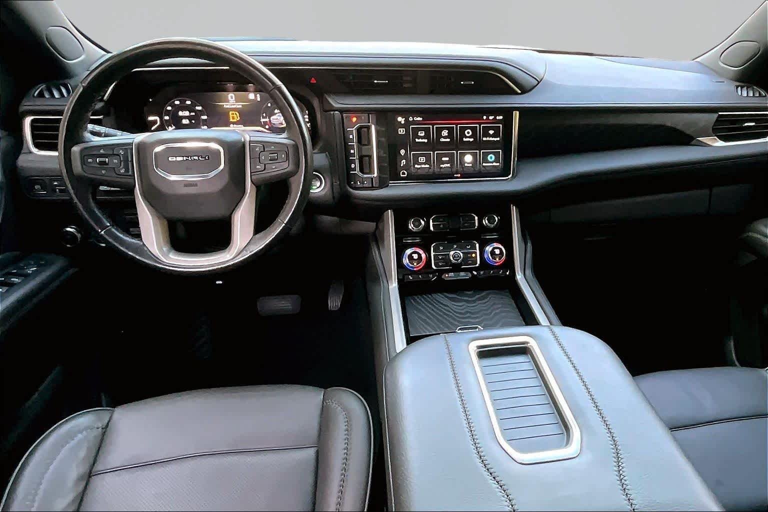 Used 2022 White Frost Tricoat GMC Denali image 16