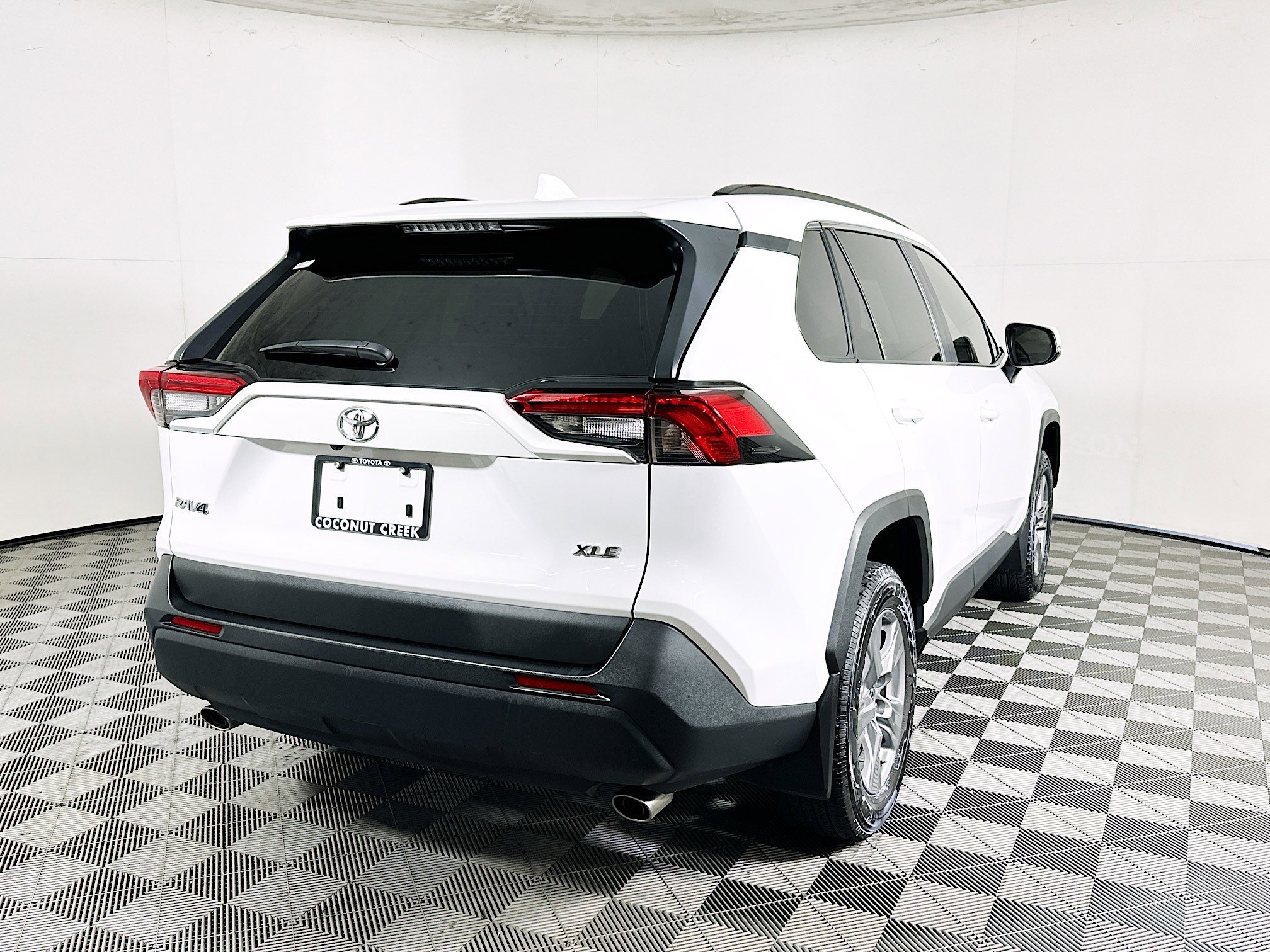 2024 Toyota RAV4 thumbnail 5