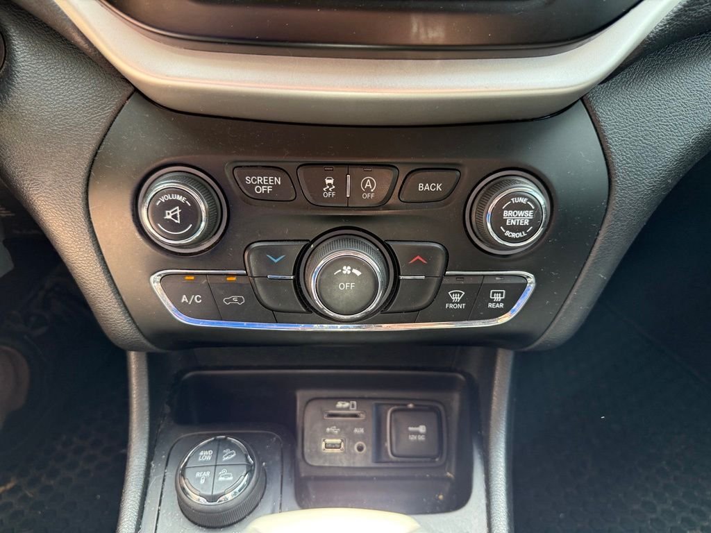 Used 2016 Orange Jeep Trailhawk image 15