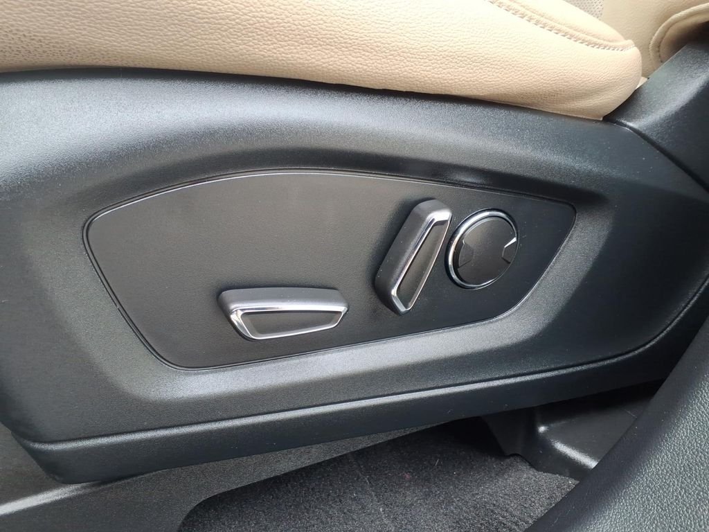 Used 2020 Blue Metallic Ford Limited image 4