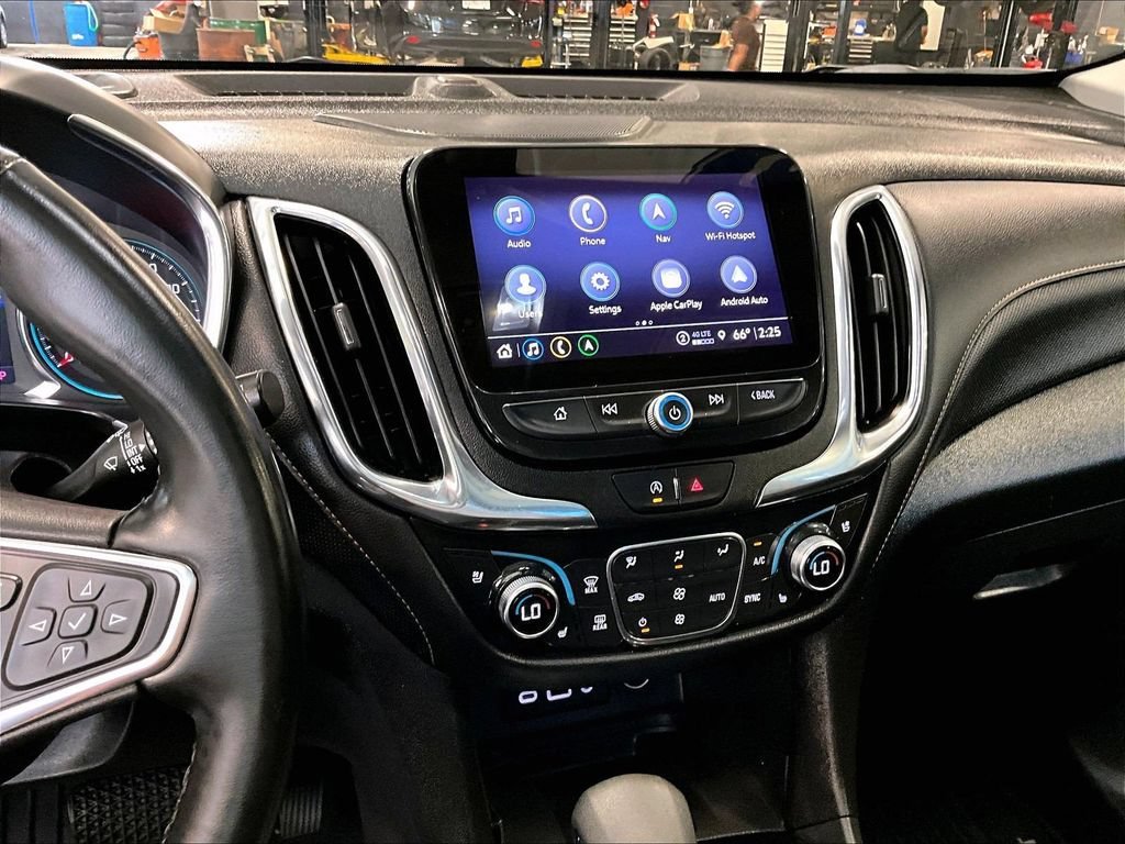 Used 2023 IRIDESCENT PEARL TRICOAT Chevrolet Premier image 19
