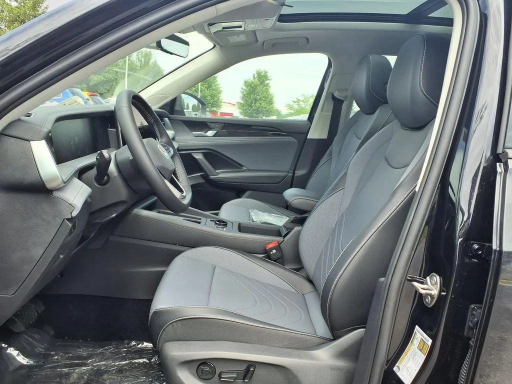 New 2026 Deep Black Pearl Volkswagen 2.0T SE image 7