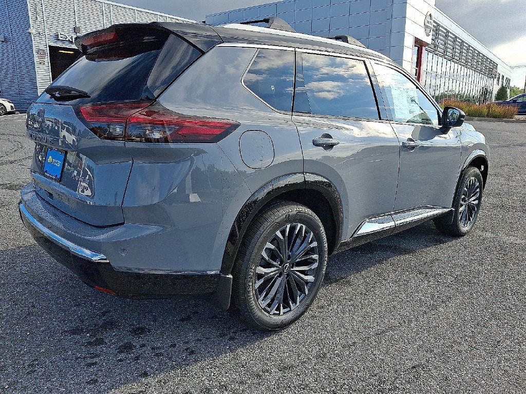 New 2026 Boulder Gray Pearl / Super Black Two-tone Nissan Platinum image 4