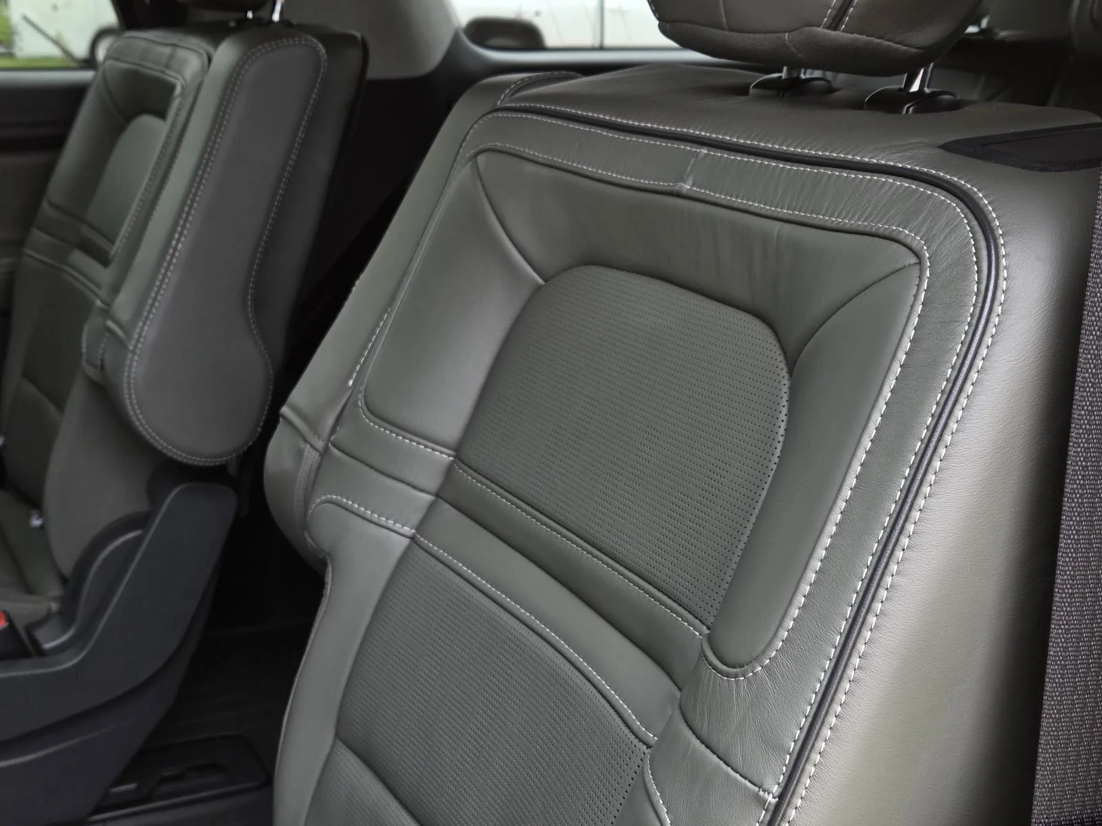 Used 2023 Manhattan Green Metallic Premium Colorant Lincoln Black Label image 36