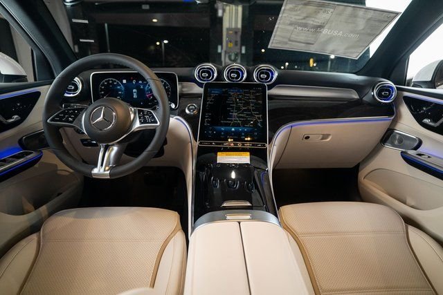 New 2026 Polar White Mercedes-Benz GLC 300 image 9