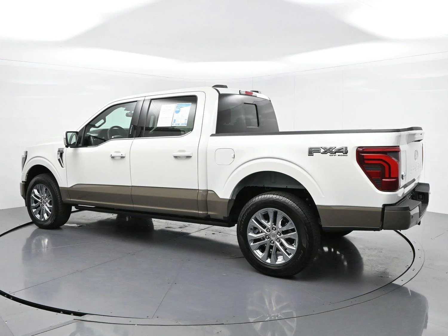 Used 2026 Star White Metallic Tri-coat Ford King Ranch image 5
