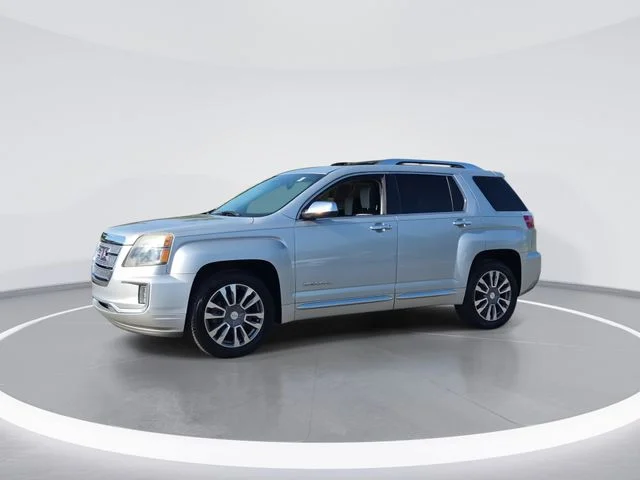 Used 2017 Silver GMC Denali image 4