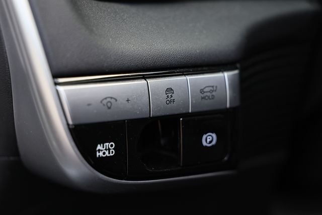 Used 2023 Atlas White Hyundai SEL image 17