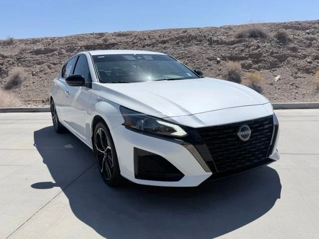 Used 2023 White Nissan 2.5 SR image 3