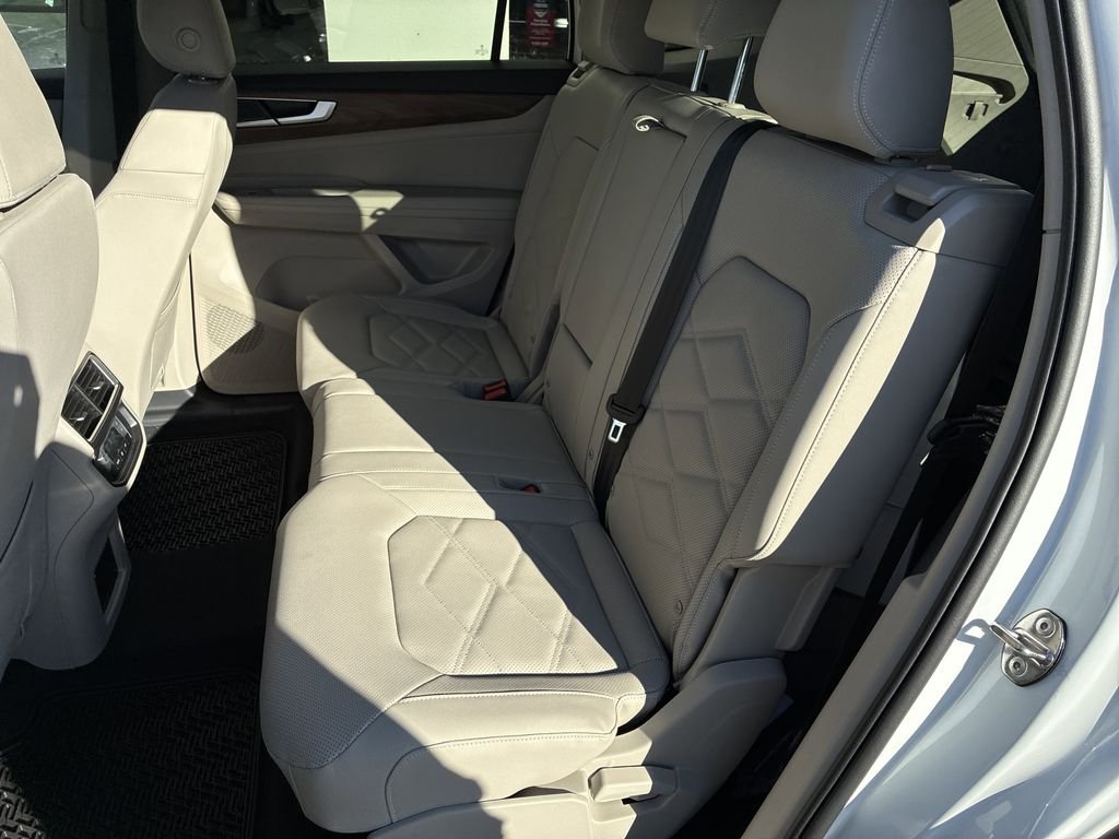 New 2026 White/off-white Volkswagen SE image 28