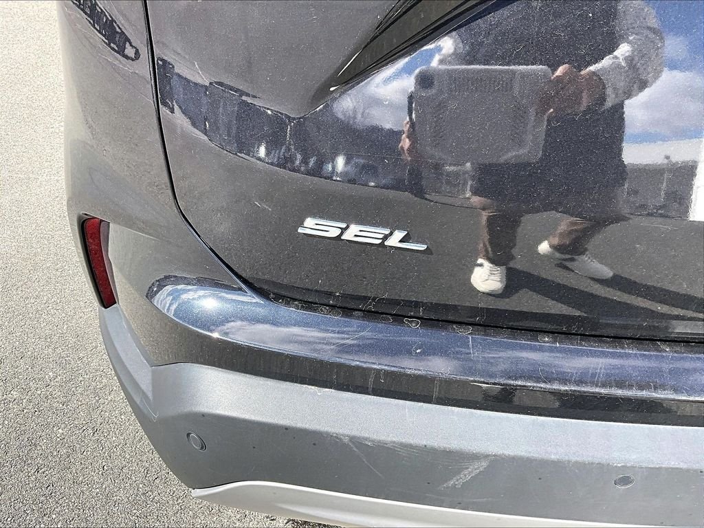 Used 2022 Black Metallic Ford SEL image 25