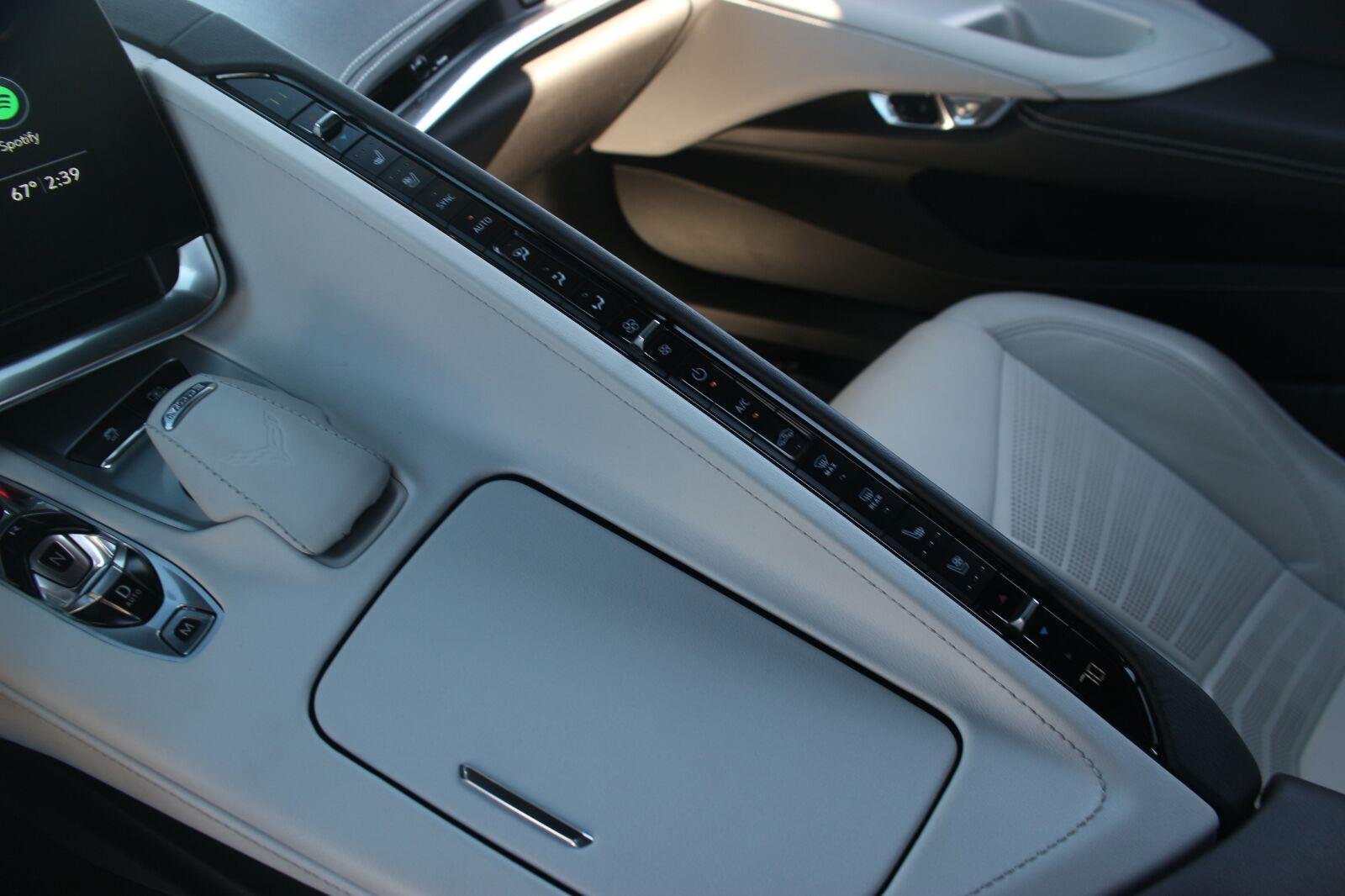 Used 2020 ARCTIC WHITE Chevrolet 2LT image 28
