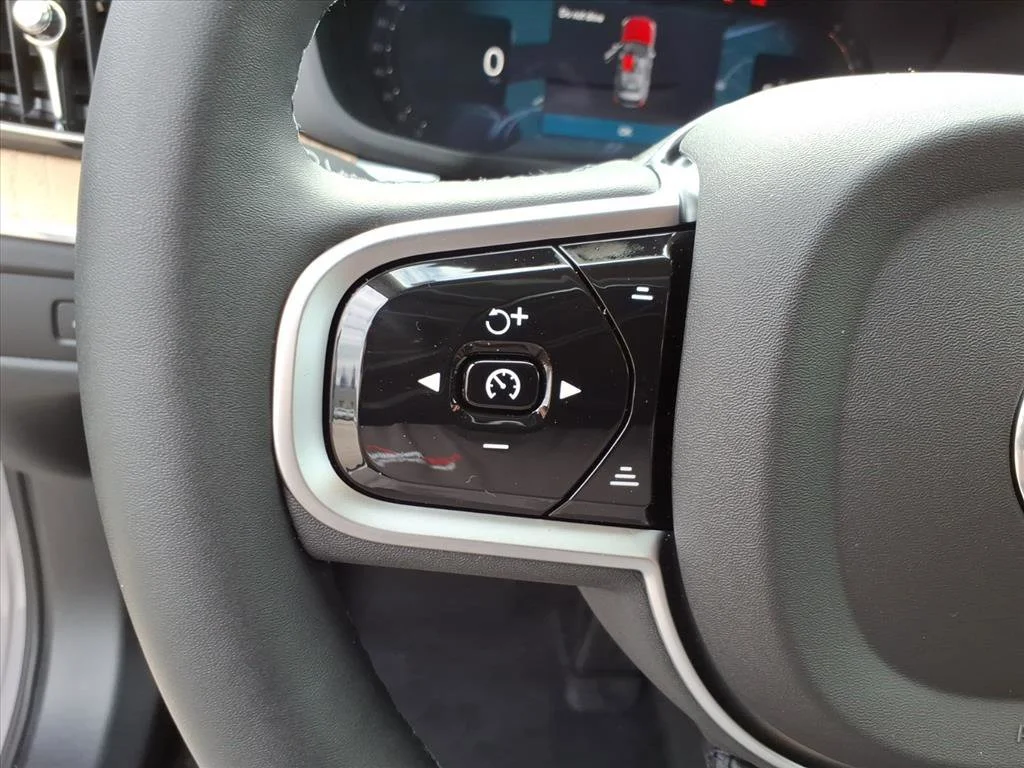 2026 Volvo XC60 Plus - Photo 14
