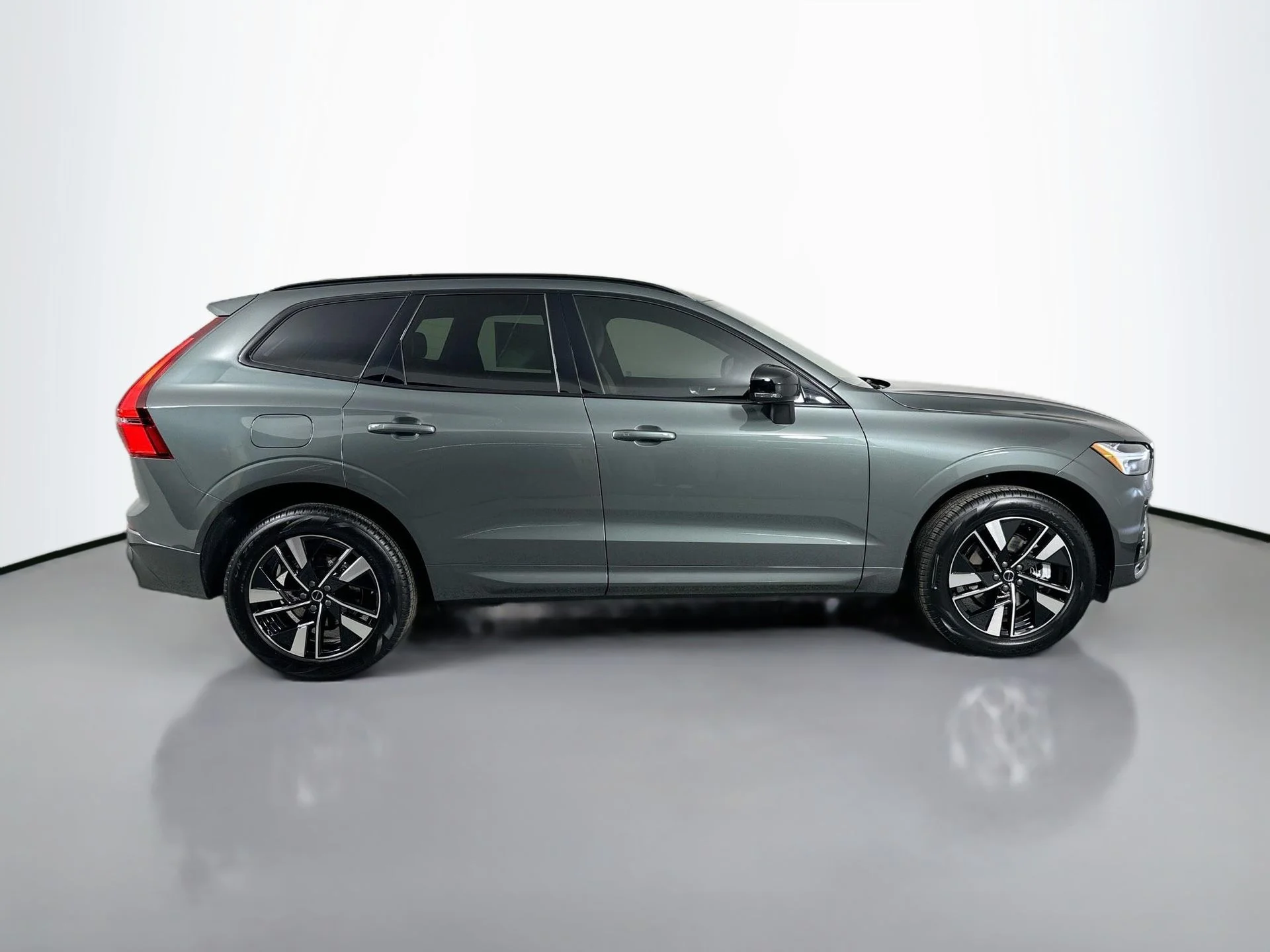 New 2026 Forest Lake Volvo Core image 4