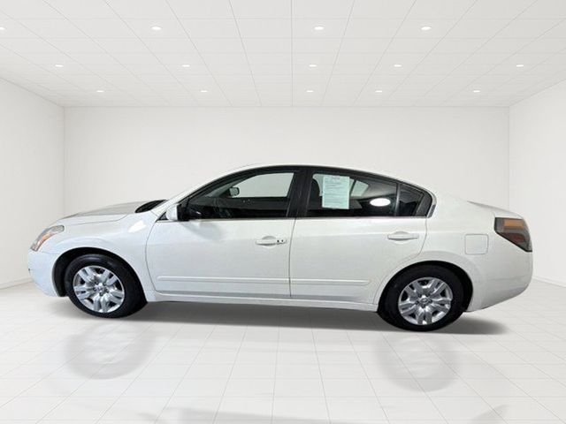 Used 2011 White Nissan 2.5 S image 3