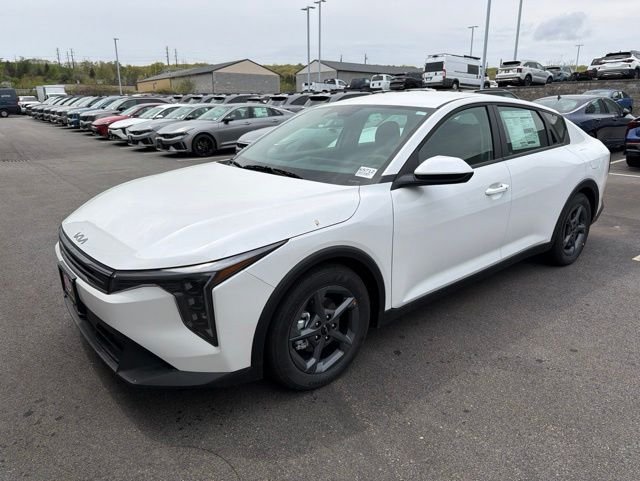 New 2026 Snow White Pearl Kia LXS image 6
