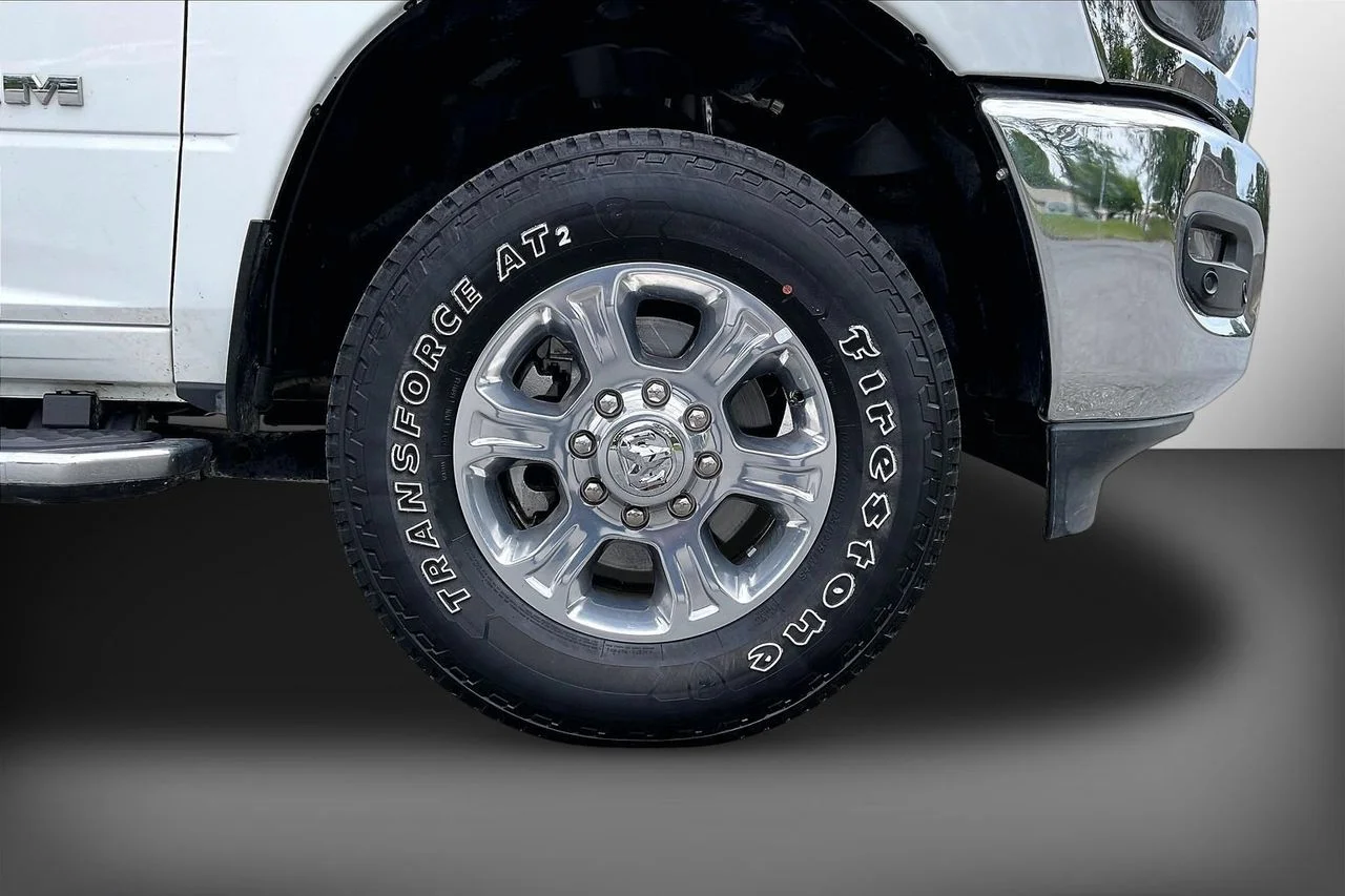 Used 2025 White Ram Big Horn image 34