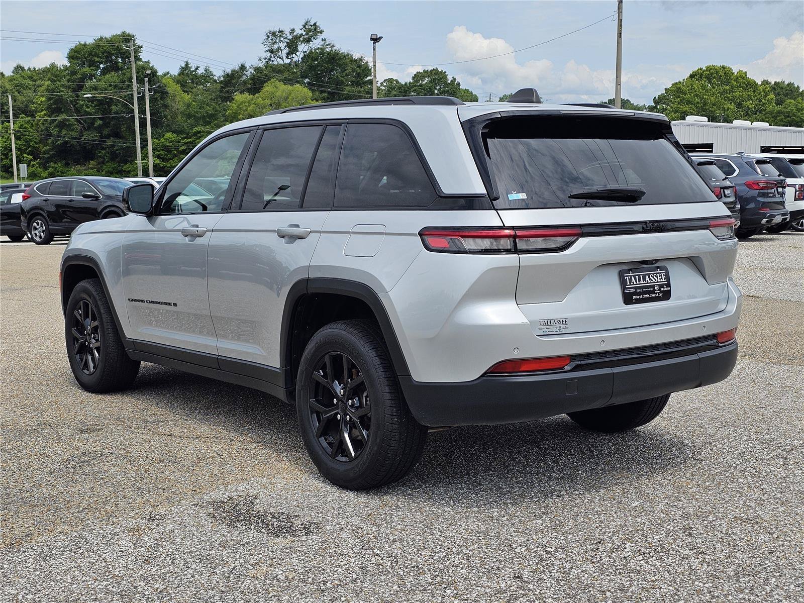 Used 2024 Silver Zynith Jeep Altitude image 12