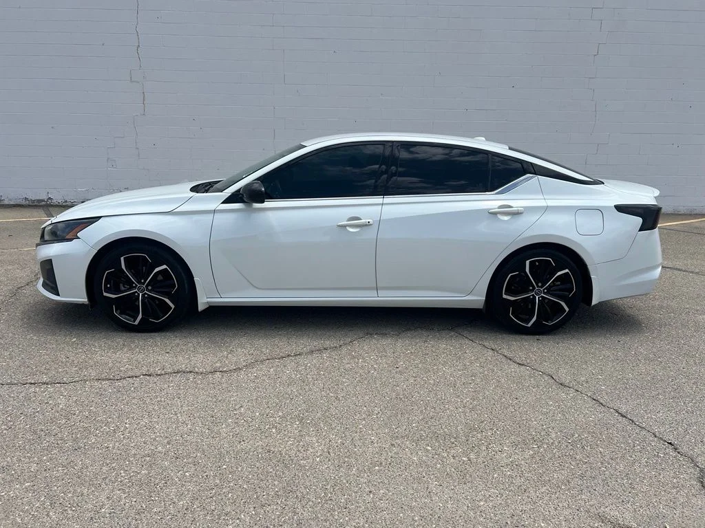 Used 2023 Nissan Altima SR with VIN 1N4BL4CV1PN409383 for sale in Blythe, CA